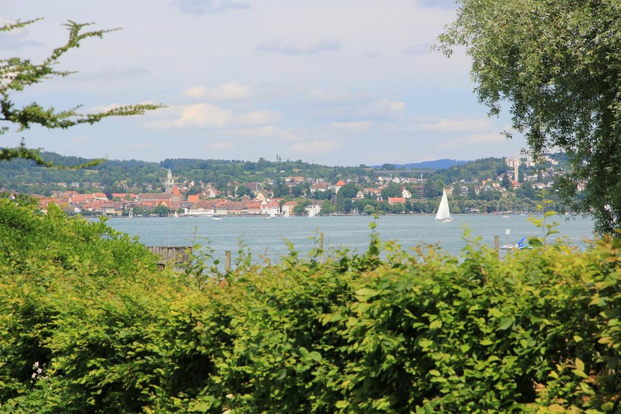 Zwischen Hafen Und Strandbad Констанц Екстериор снимка