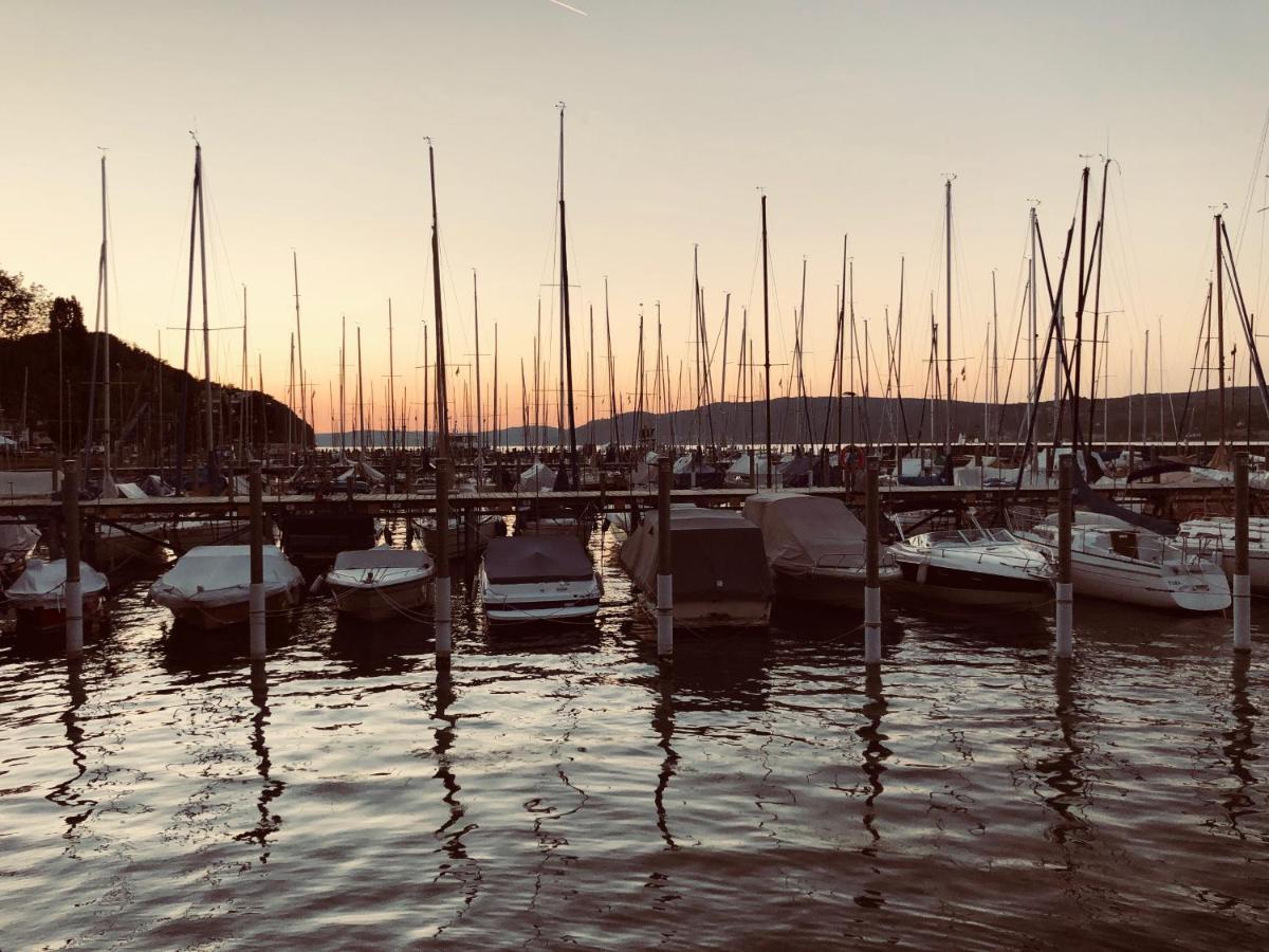 Zwischen Hafen Und Strandbad Констанц Екстериор снимка